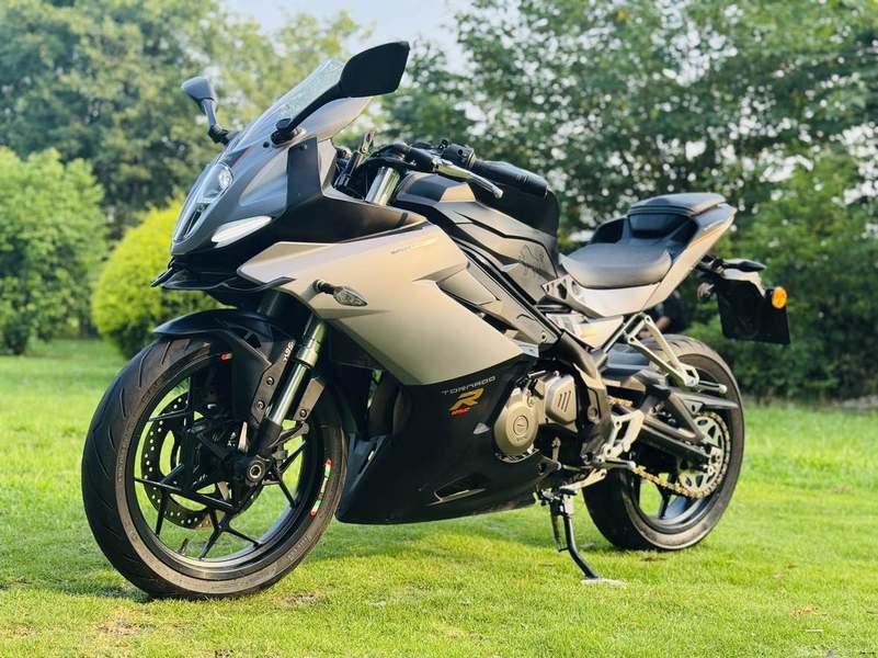 贝纳利 龙卷风 Tornado 252R