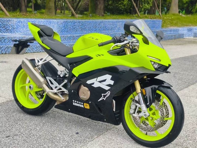 张雪机车 500RR