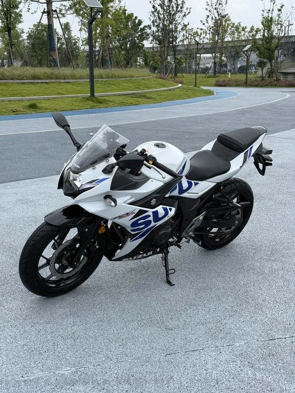 豪爵铃木 GSX250R
