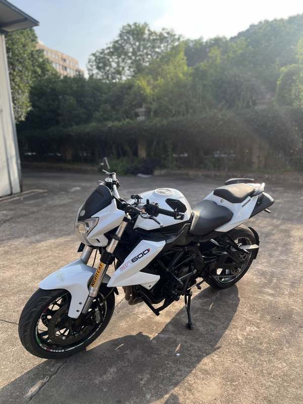 贝纳利 TNT600i