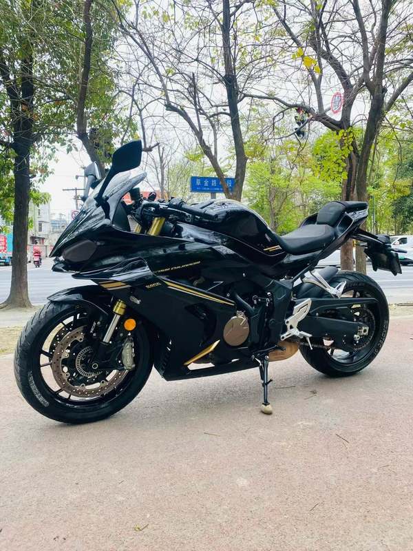 QJMOTOR 赛800