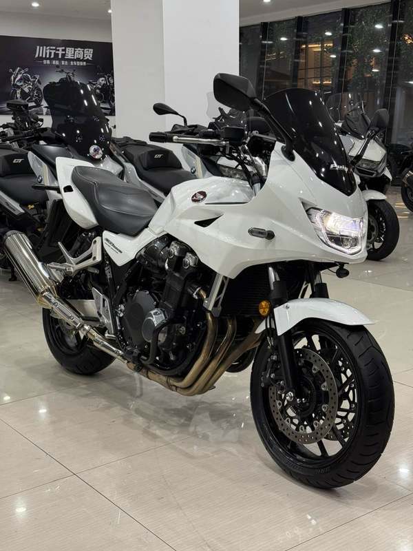 本田DREAMWING CB1300 Super Bol D'or
