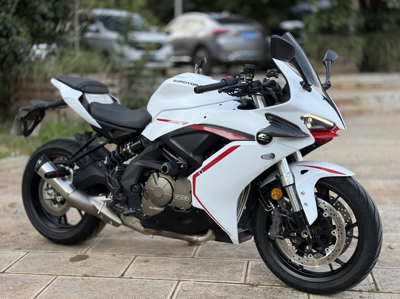 QJMOTOR 赛600