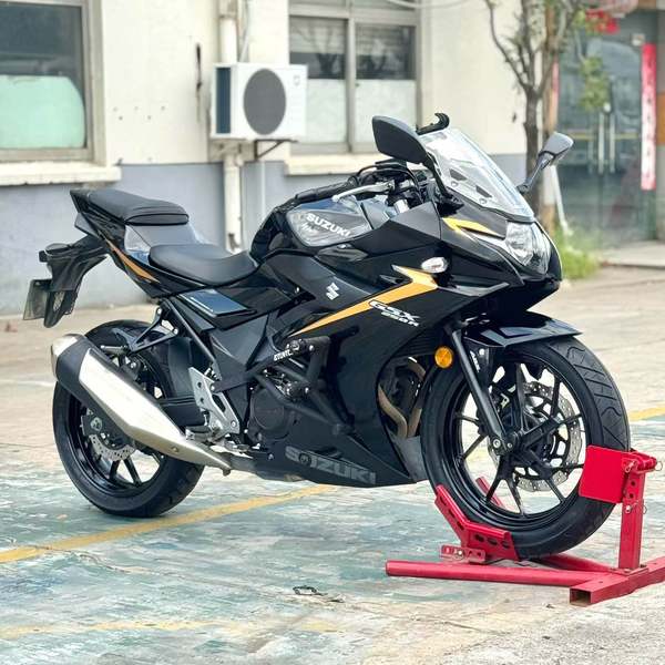 豪爵铃木 GSX250R