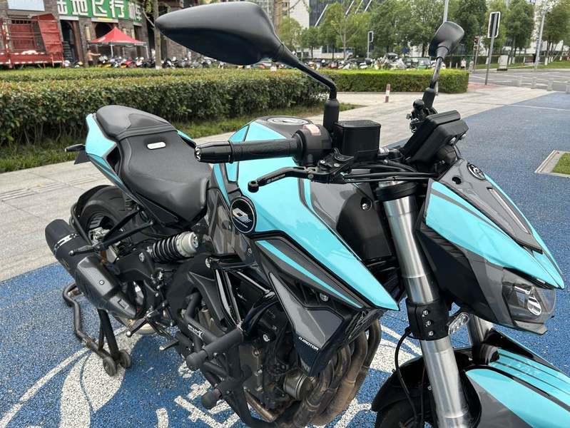 QJMOTOR 追600