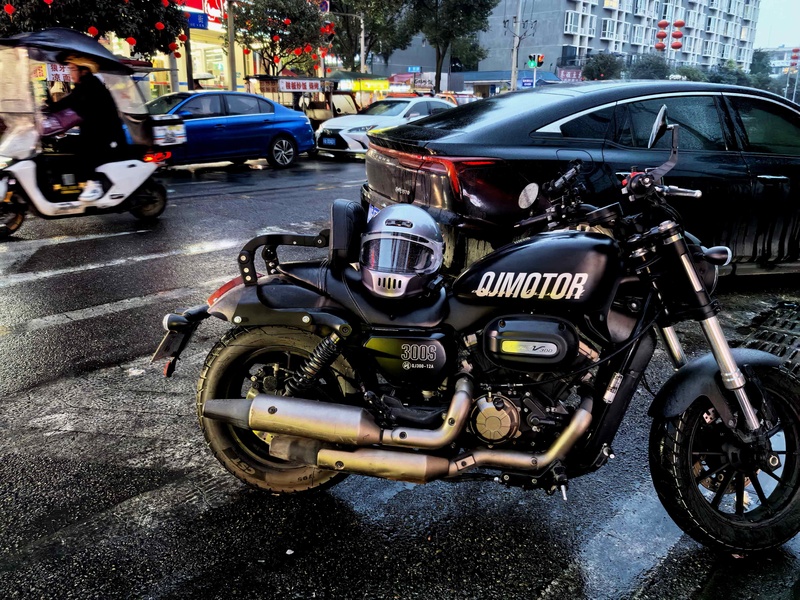 QJMOTOR 闪300S