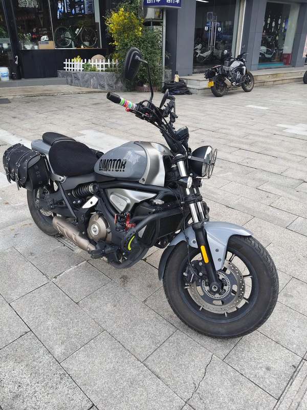 QJMOTOR 闪500S