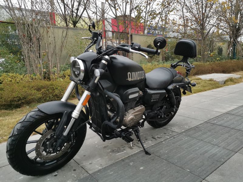 QJMOTOR 闪300S