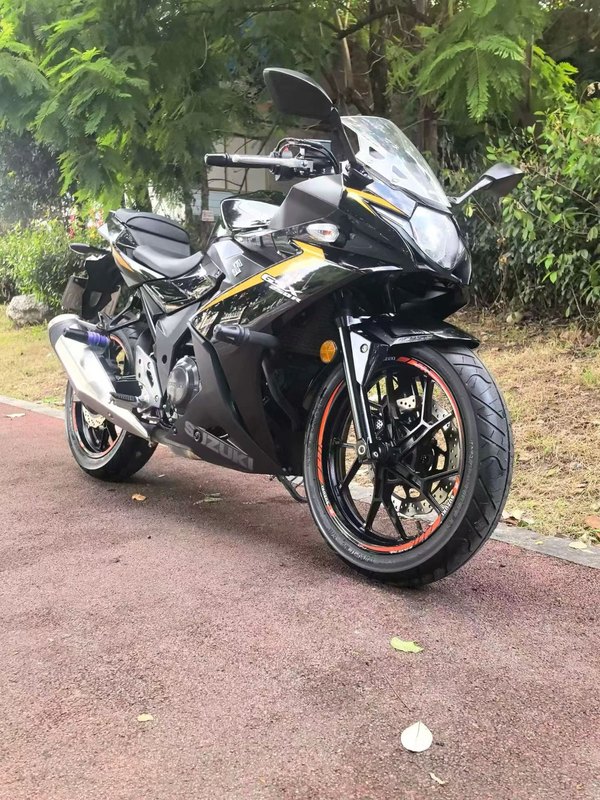 豪爵铃木 GSX250R