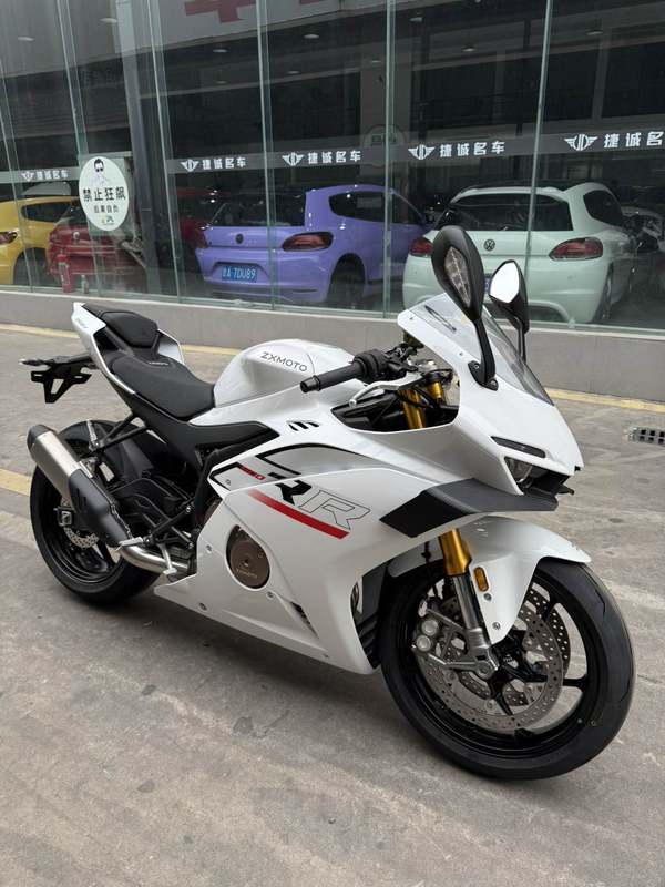 张雪机车 500RR