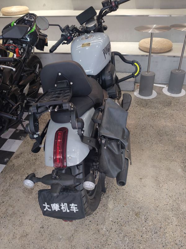 QJMOTOR 闪300S