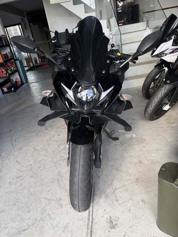豪爵铃木 GSX250R