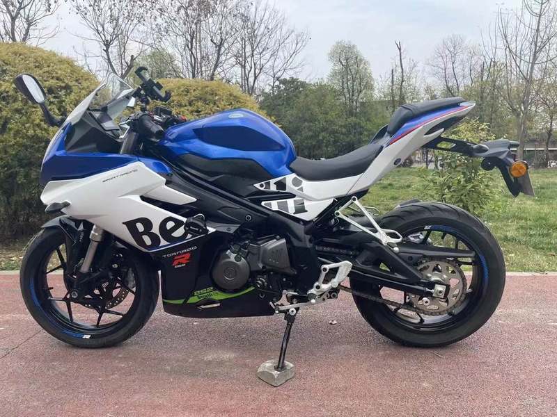 贝纳利 龙卷风 Tornado 252R
