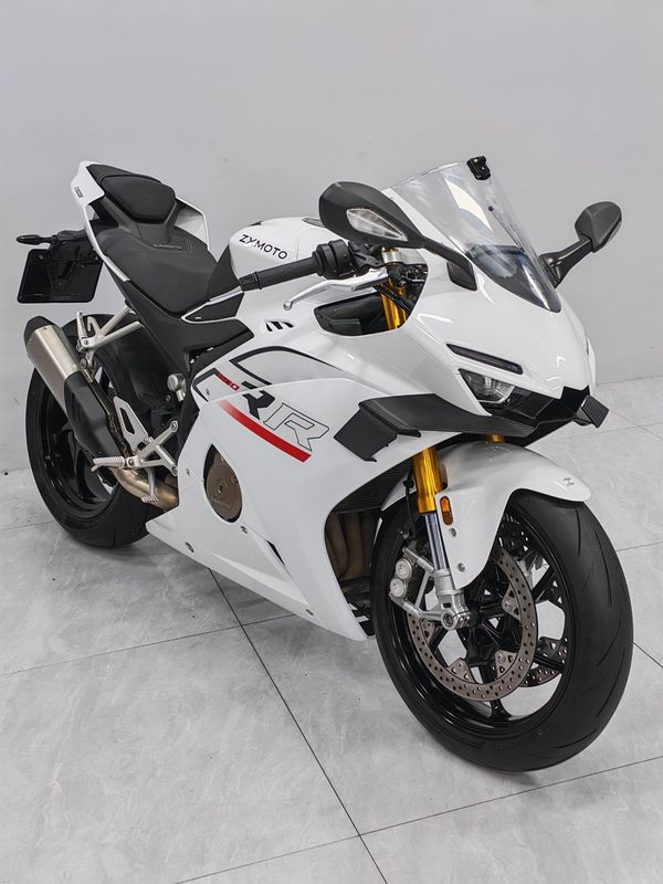 张雪机车 500RR