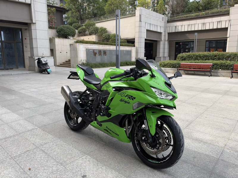 川崎 ZX-4R