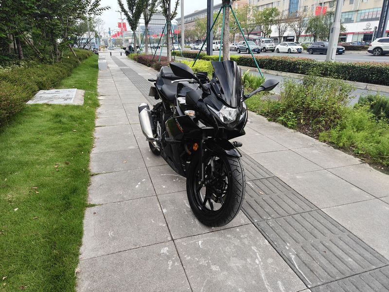 豪爵铃木 GSX250R