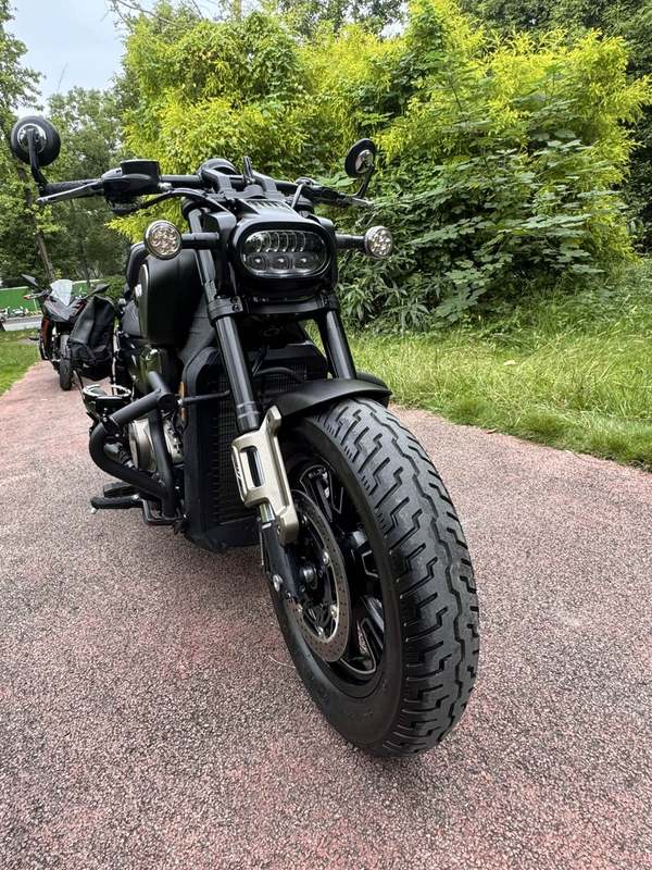 QJMOTOR 闪600