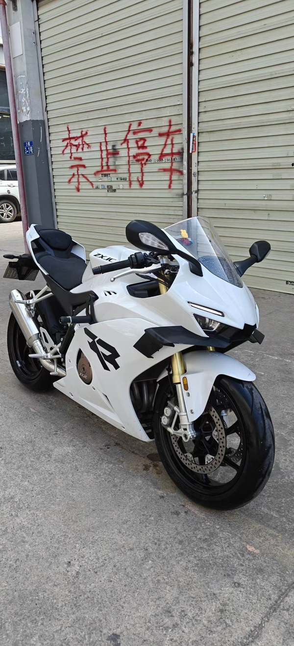 张雪机车 500RR