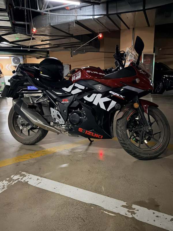 豪爵铃木 GSX250R