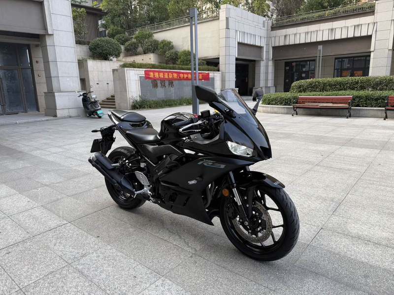 雅马哈 YZF-R3