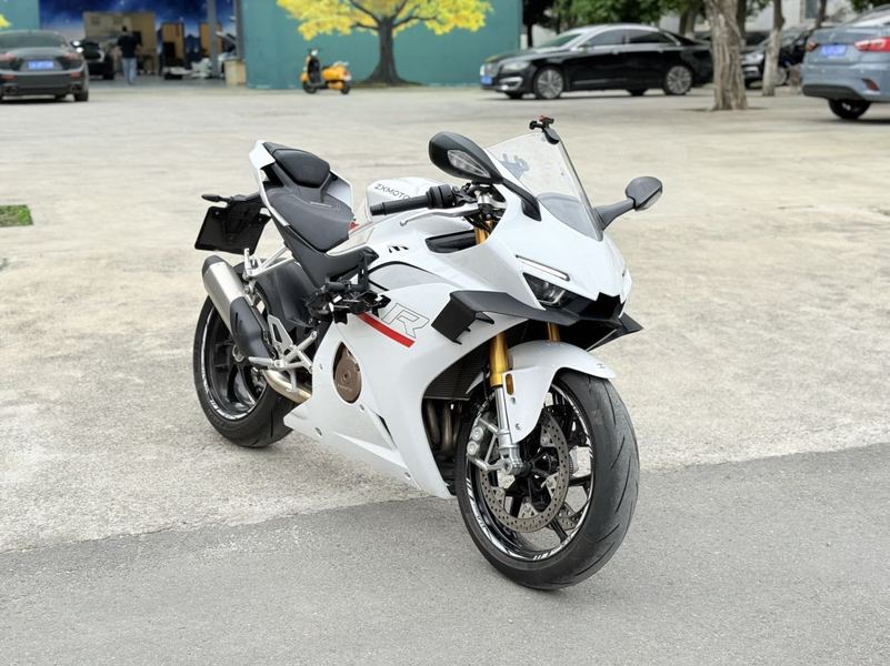 张雪机车 500RR