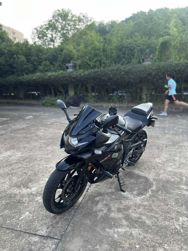 豪爵铃木 GSX250R