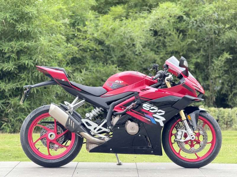 张雪机车 500RR