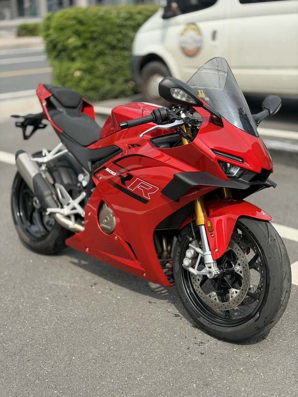 张雪机车 500RR