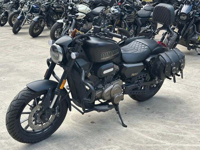 QJMOTOR 闪300S