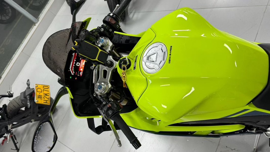 张雪机车 500RR