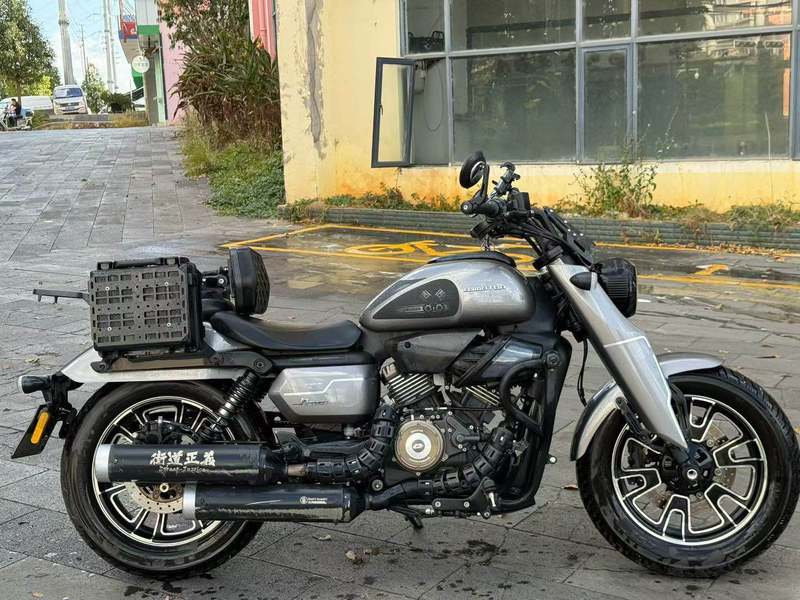 QJMOTOR 闪400