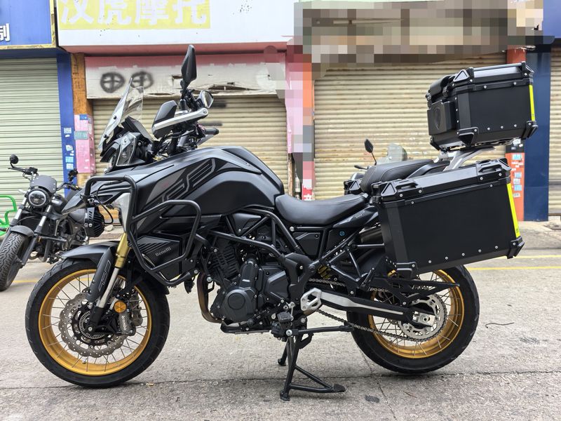 贝纳利 TRK702