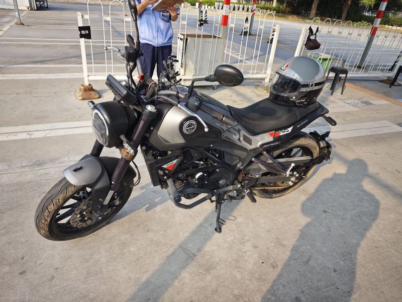 贝纳利 幼狮 Leoncino 250
