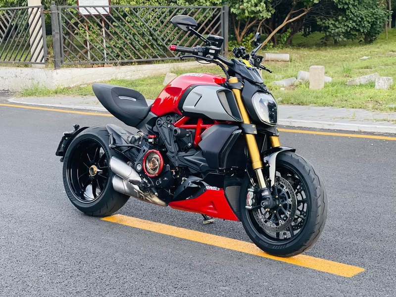 杜卡迪 Diavel 