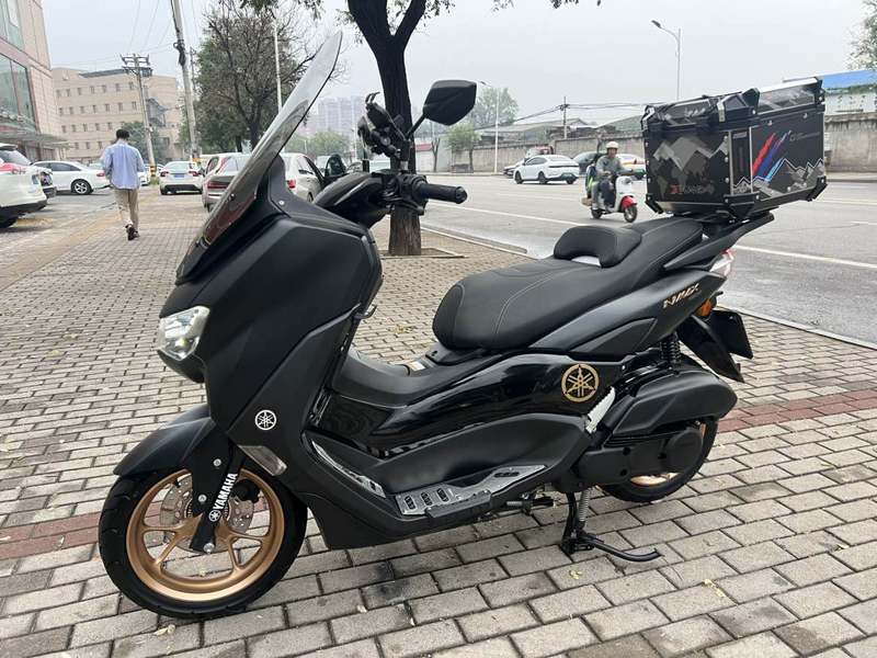 雅马哈 NMAX