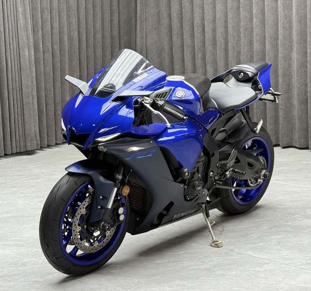 雅马哈 YZF-R1