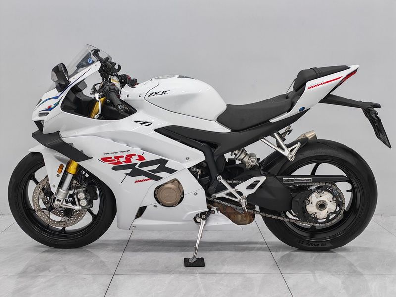 张雪机车 500RR