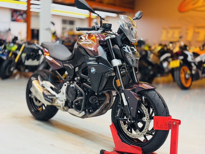 宝马 F 900 R