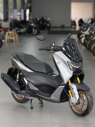 雅马哈 NMAX