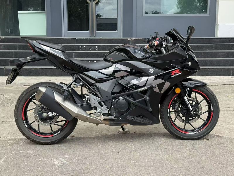 豪爵铃木 GSX250R
