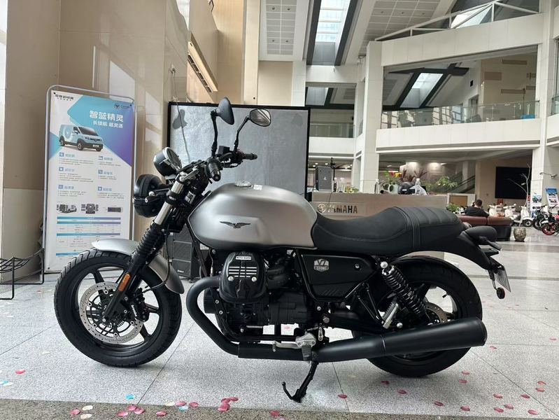 摩托古兹 V7