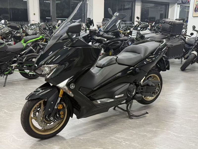 雅马哈 TMAX