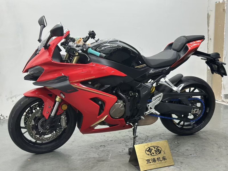 QJMOTOR 赛800