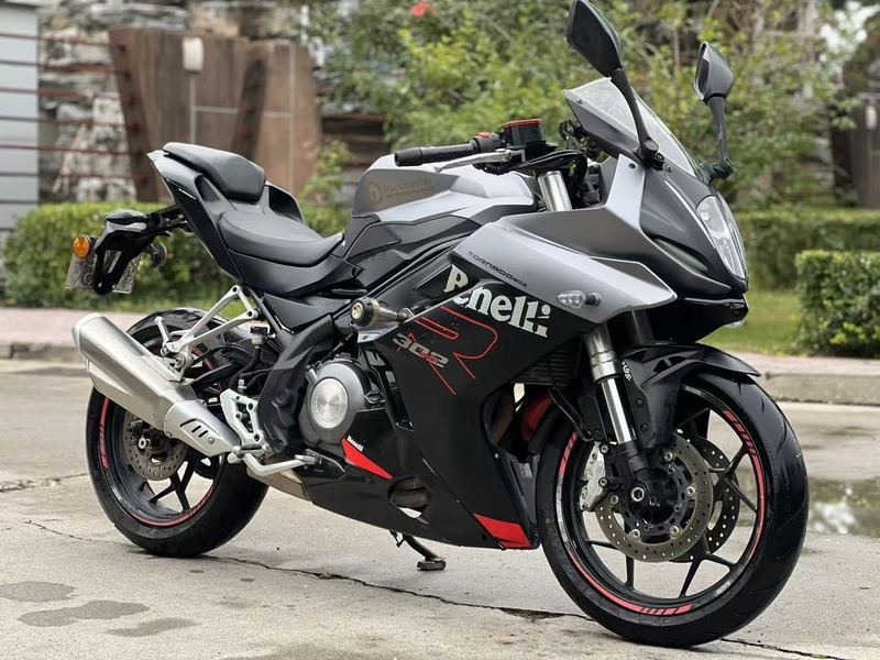 贝纳利 龙卷风 Tornado 302R