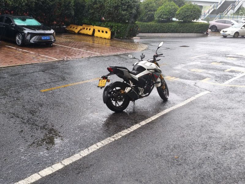 五羊本田 CB190R 暴锋眼