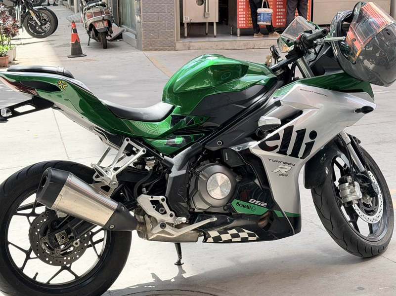 贝纳利 龙卷风 Tornado 252R