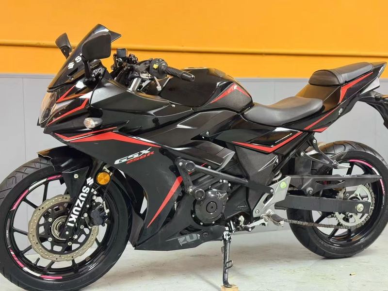 豪爵铃木 GSX250R