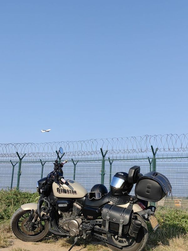 QJMOTOR 闪300S