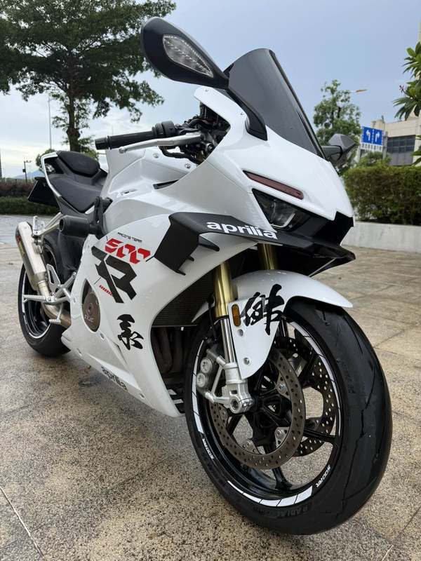 张雪机车 500RR