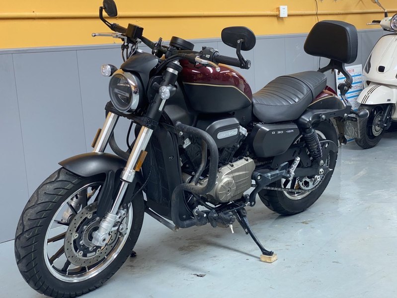 QJMOTOR 闪300S